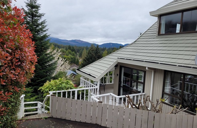 Views and Space for Large Groups - 5 bedrooms, 2 kitchens and 3 bathrooms