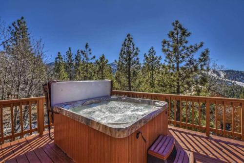 Views at Wolf Lodge by AvantStay Magnificent Views w Hot Tub Sauna
