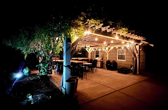 VIEWS! Farmhouse-Gated-Wineries-Rogue X