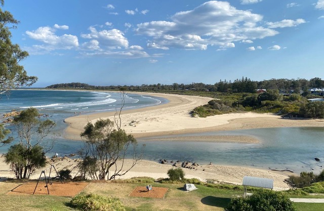 Views on Candlagan-Unique Home overlooking Candalagan Creek & Broulee Beach