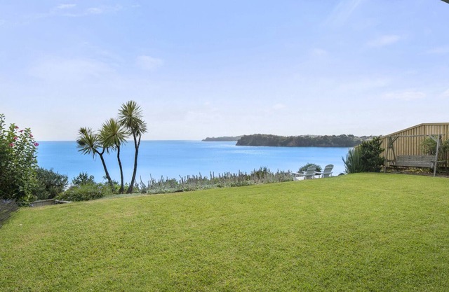 Views on Vipond - Stanmore Bay Holiday Home