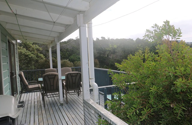 Views over Doubtless Bay, enjoy dinner on the deck