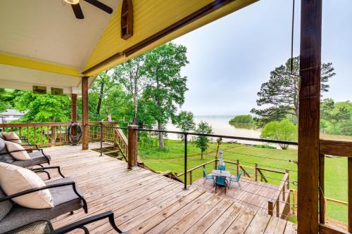 Views, Sunsets and Wildlife Waterfront Gem in Texas