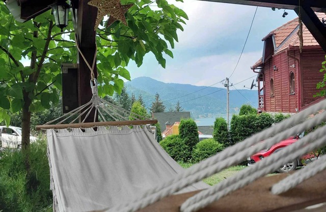 Vikendica udaljena na 5 minuta od Zaovinskog jezera u prelepom delu planine Tare