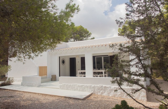 Villa surrounded by greenery 500 meters from the sea