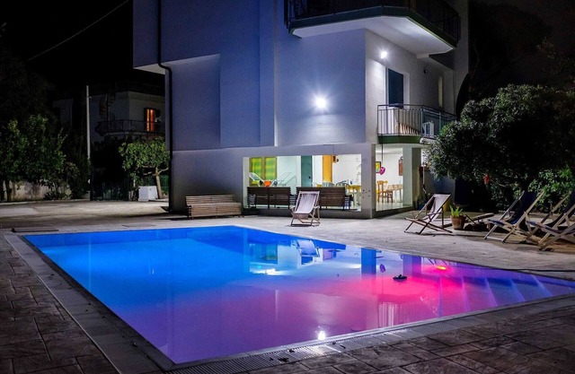 VILLA BY THE SEA A SHORT DISTANCE FROM PAESTUM TEMPLES. PRIVATE POOL IN THE GARDEN.