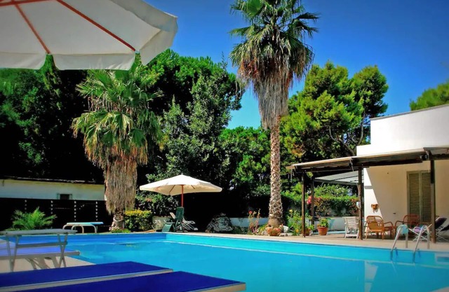 Villa Virginia: private pool, walk 3min for beach and 30min for Paestum temples.