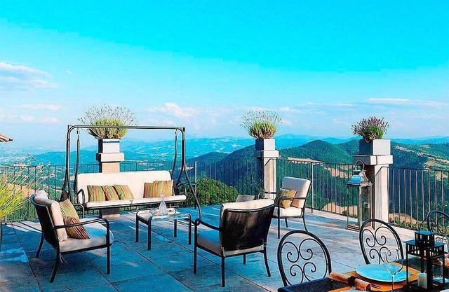 Villa del Marchese: An elegant four-story ancient house located in a characteristic village, with Free WI-FI.