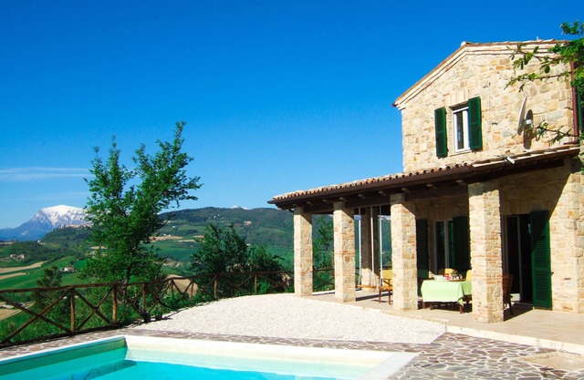 Villa Spectacular View, Private Pool, Medieval Village, Sibillini, Fermo Valley