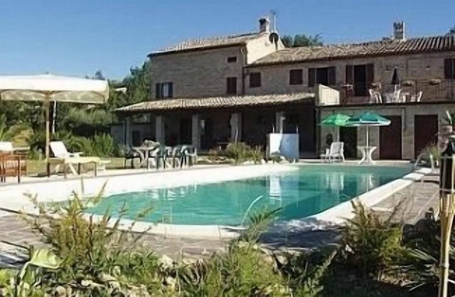 Villa with private pool between the Adriatic beaches and Monti Sibillini National Park