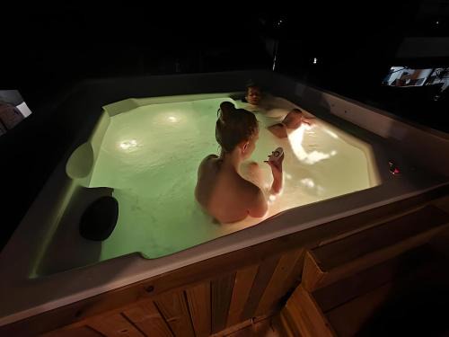 Vila Pitangueira - Apto Verde - Centro de Serra Grande com Piscina, Jacuzzi, Internet Rápida