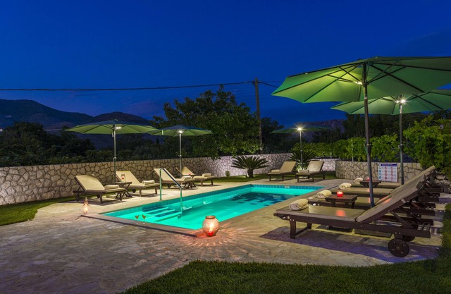 Vila Vergatum-privacy,gym,billiards,table tennis