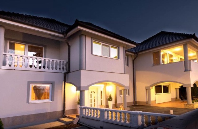 Vila24 Levice
