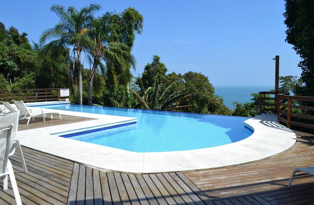Vilabela da Princesa condominium with 24 hour concierge and pool