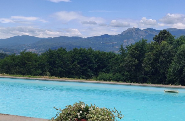 Villa Iris with private pool, 4 bedrooms, panoramic view, walk to restaurant