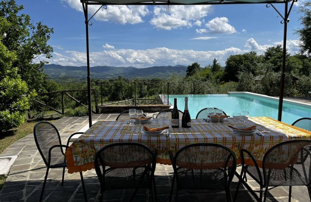 Villa with private pool on the border between Umbria and Tuscany