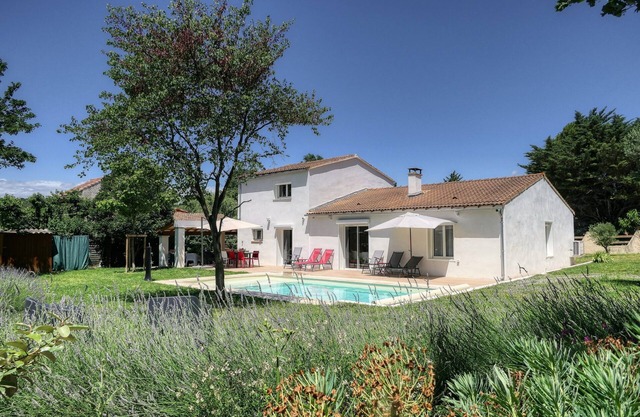 Villa à la Campagne en Provence, Avec Piscine Chauffé