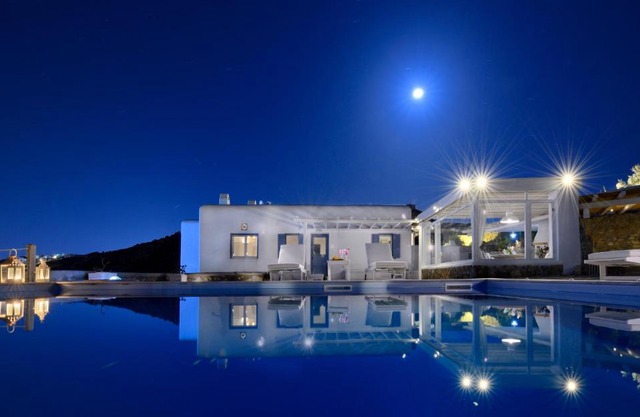 VILLA Η ΤΗΕΑ