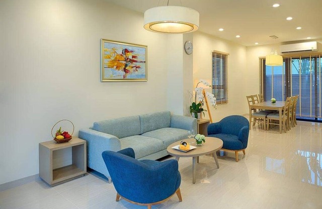 Villa 102 Royal Lotus cách bãi biển 5 phút