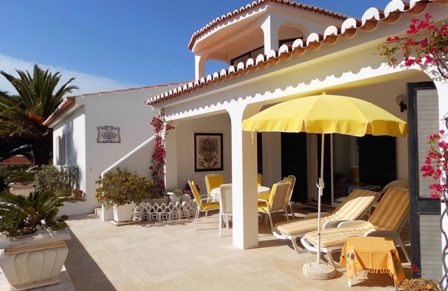 Villa 185m², 3000m² garden, private pool, 5 min. to the beach, WLAN, domestic help
