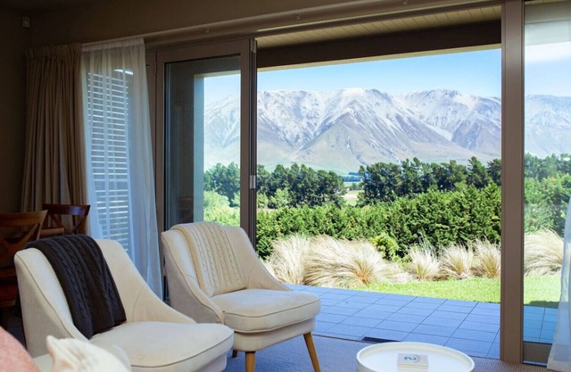 Villa 206 Front Row Golf Views, Terrace Downs