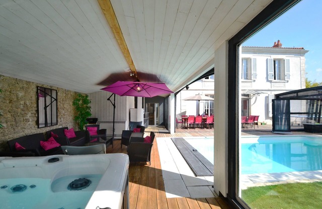 Villa 4* indoor heated pool spa billiards table soccer sea beach village