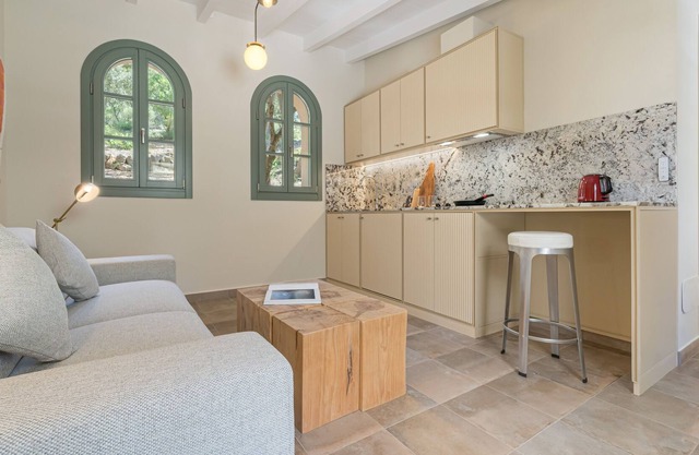 Villa #5- Life in middle of a vineyard, with a 600 Mb WIFI. Made for Nomads.