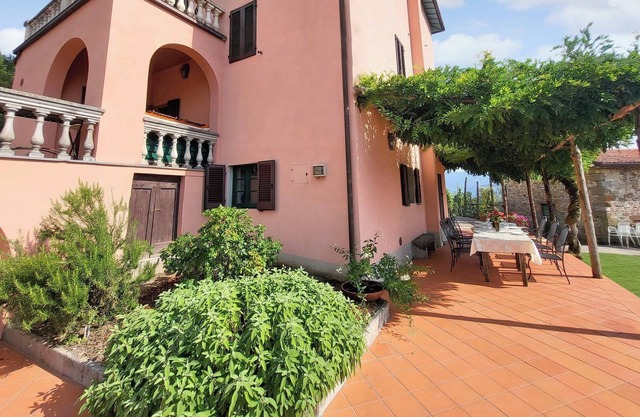 Villa, 6 bedrooms, private pool, amazing views, walk to restaurant/bar/shop WIFI