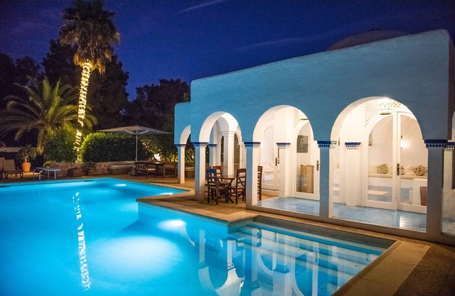 Villa, 7BR, Sea views, walk to the beach, pool house