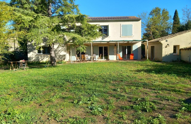 Villa 8 people 5 bedroom, close to village center, piano, large swiming pool