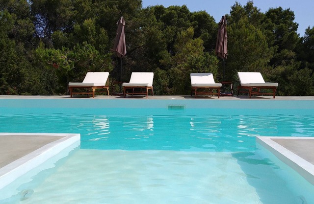 Villa 8 people with large pool, near Cala Tarida, Conta, Bassa.