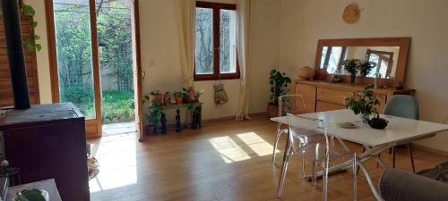 Villa 80 m2 jardin terrasse 3 chambres Provence