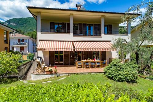 Villa Acqua Blu Gorgeous villa with ample garden