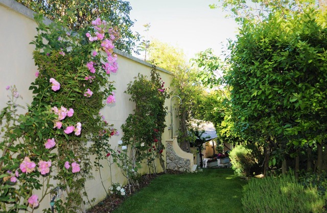 Villa Acquaviva avec un jardin méditerranéen et pieds dans l'eau