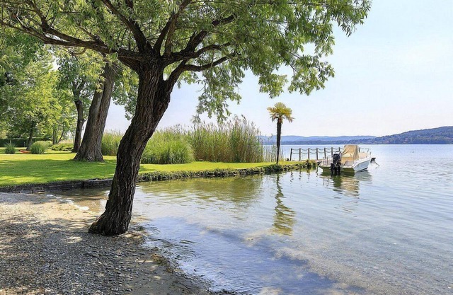 Villa Adelinda: A luxurious one-story villa located right on the Lake Maggiore, with Free WI-FI.