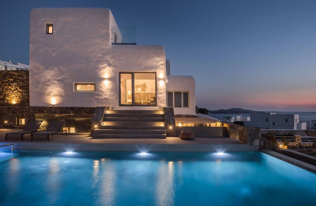 Villa Aether - Infinity Pool Villa Close to Mykonos Town Center