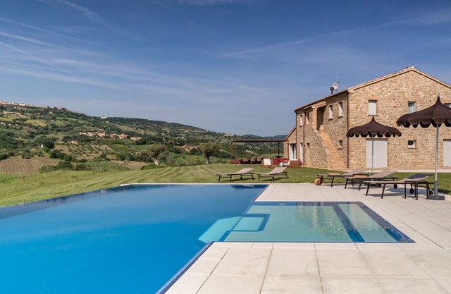 Villa Aga, farmhouse nestled in the Marche hills