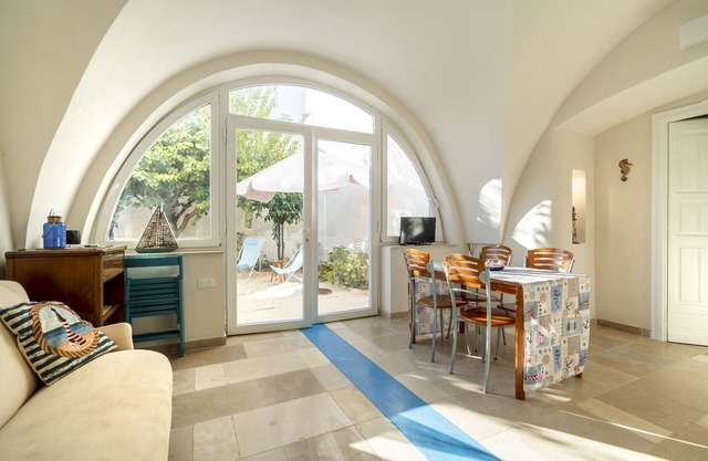 Villa 'Agrumeto Sul Mare' with Private Garden, Wi-Fi and Air Conditioning