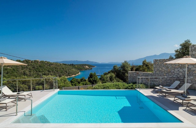 Villa Akoni - Three Bedroom Villa, Sleeps 6