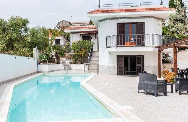 Villa 'Al Tramonto Vista Mare' with Sea View, Wi-Fi and Air Conditioning