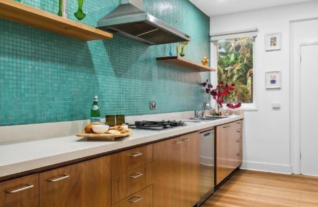 Villa Alba: 3BR Albert Park Brilliance & Location