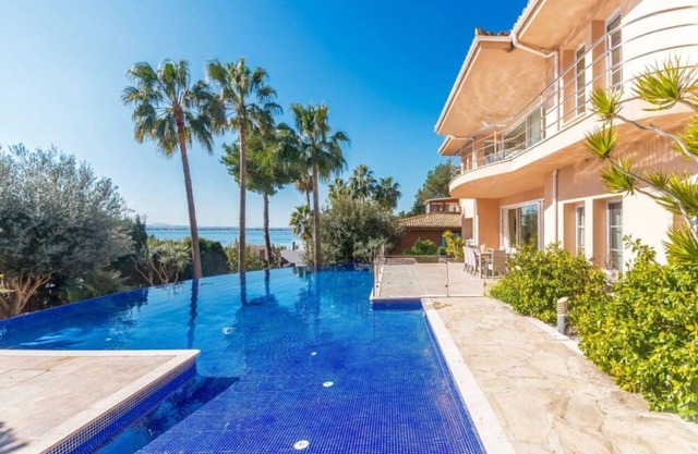 Villa 'Alcanada Paradise' with Sea View, Wi-Fi and Air Conditioning