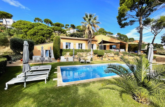 Villa Alegria - Begur: Lovely villa with A/C, private pool, sea view, garden.