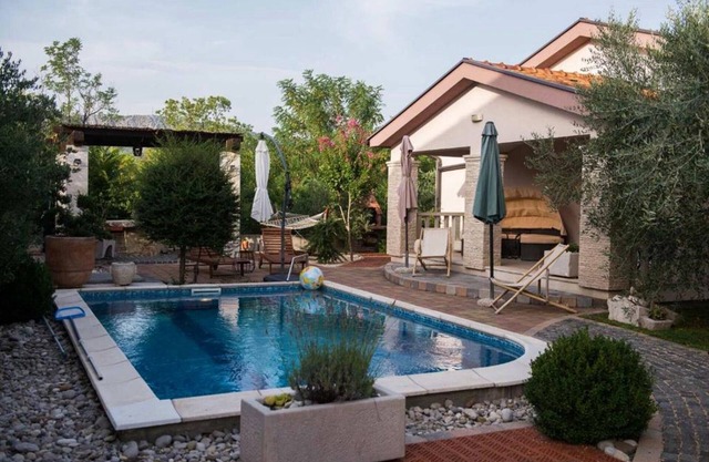 Villa Aleksandra - Three Bedroom House with Swimming Pool