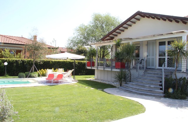 Villa alex, single villa near the sea and the apuane alps