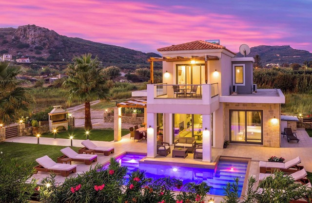 Villa Alexandros - Stunning & Stylish Villa Just 200m from Beach & Restaurant