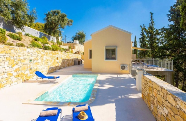 Villa Alexandros - Two Bedroom Villa, Sleeps 4