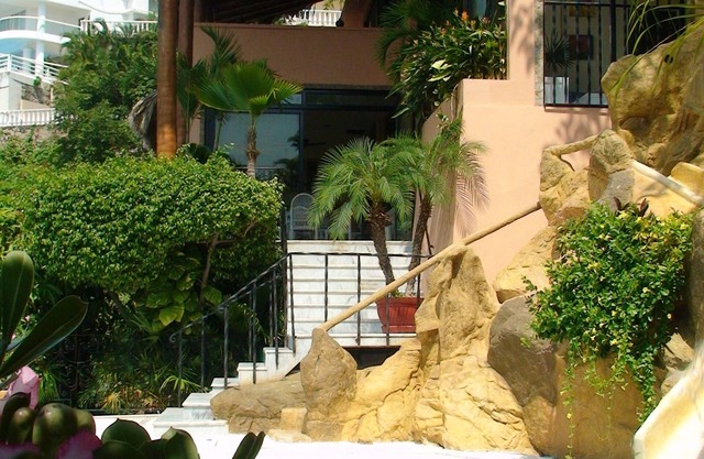 Villa Alhambra - Fully Staffed, Incredible View - Las Brisas!
