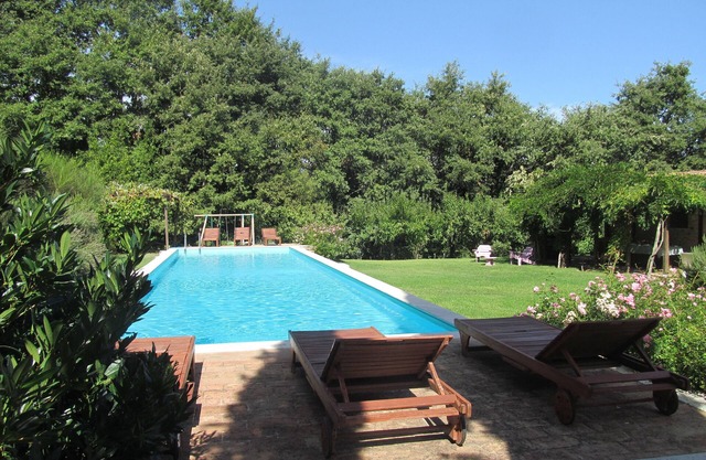 Villa Alle Querce, Large Farmhouse , stunning view of Todi and large pool