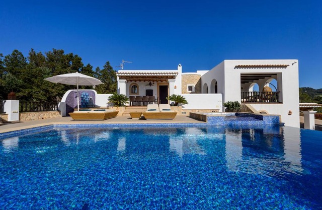 Villa Almond